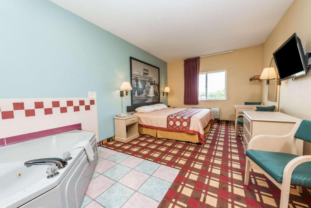 King Suite - Non-Smoking interior