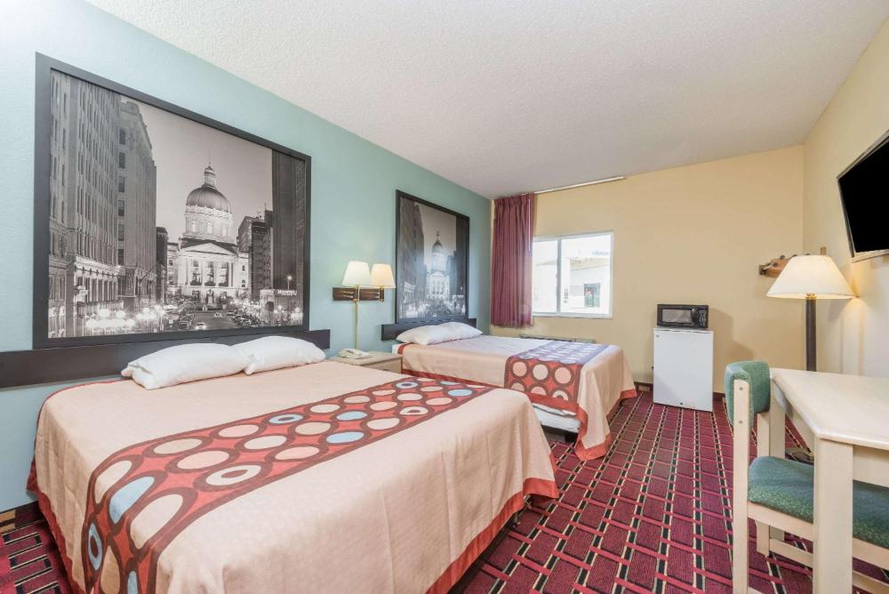 Queen Room with Two Queen Beds - Non-Smoking interior